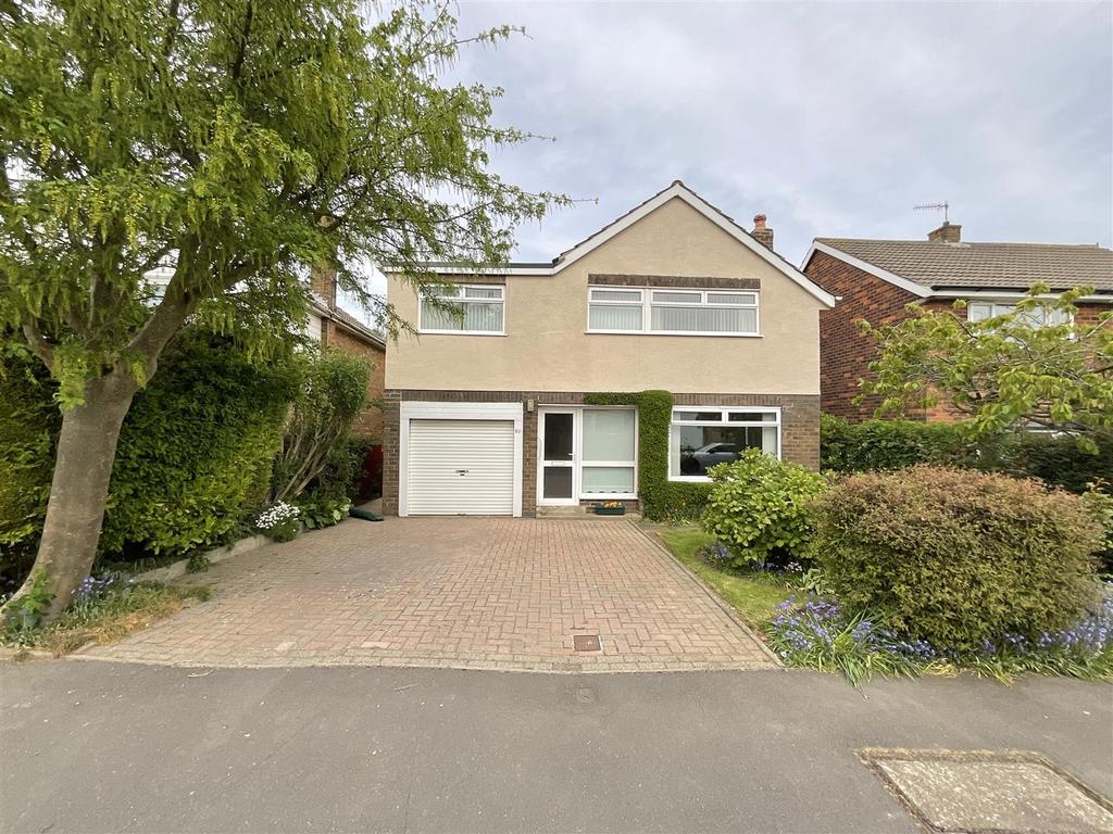 Sea View Drive, Scarborough 4 bed detached house £300,000