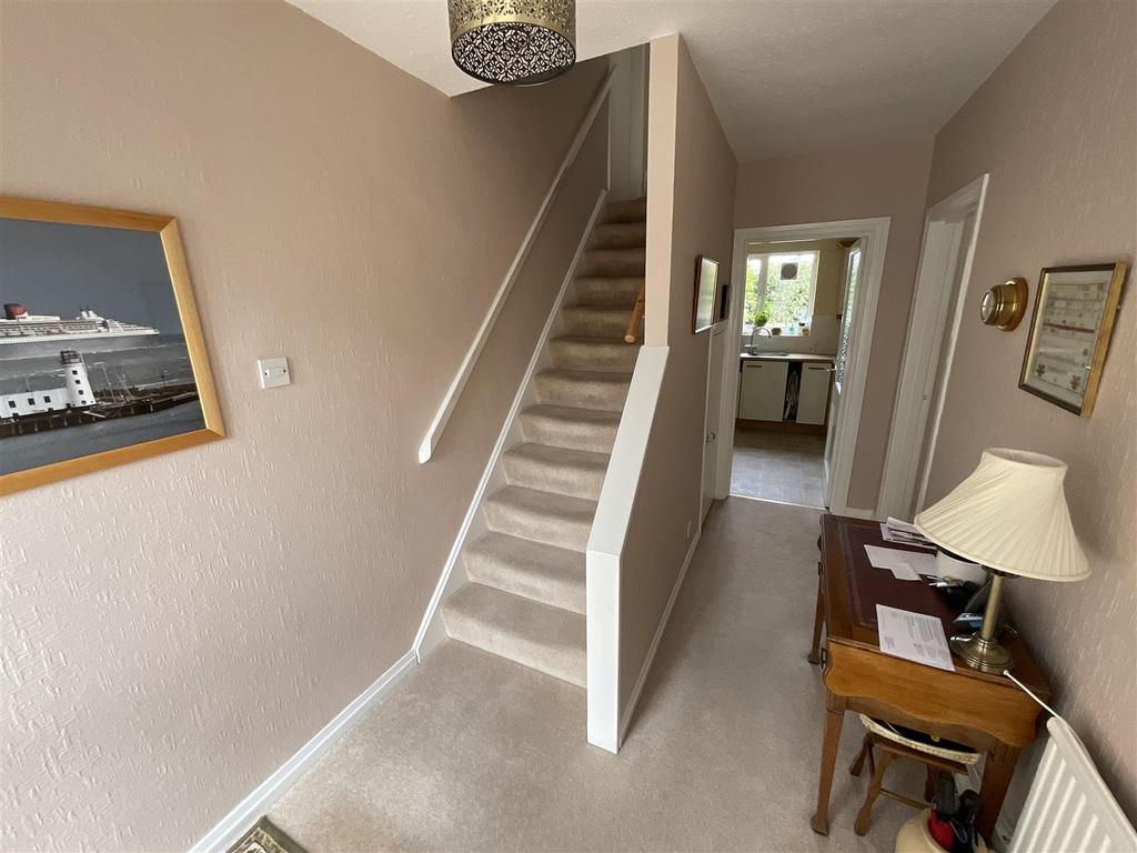 Sea View Drive, Scarborough 4 bed detached house for sale £300,000
