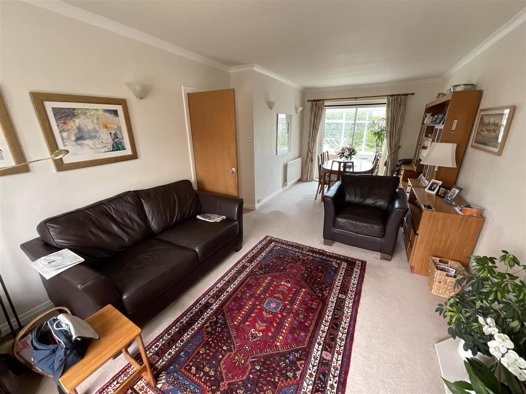 Sea View Drive, Scarborough 4 bed detached house £300,000