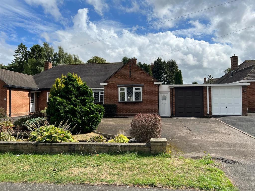 The Broadway, Stourbridge, DY8 3HP 3 bed semidetached bungalow £280,000