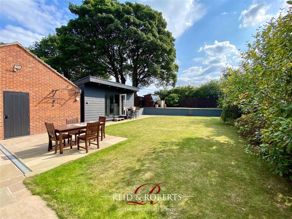 St Giles Park, Wrexham 4 bed detached house £360,000