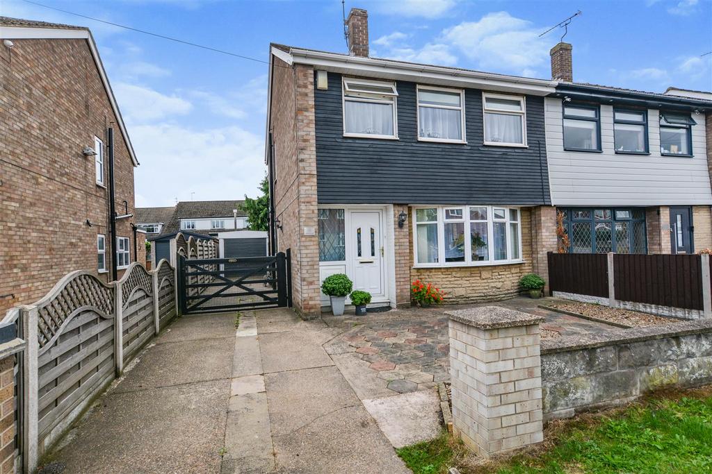 Birchwood Road, Scunthorpe 3 bed semidetached house £175,000