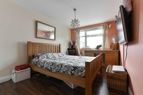 15 Ash Court, Epsom, KT19 9PU