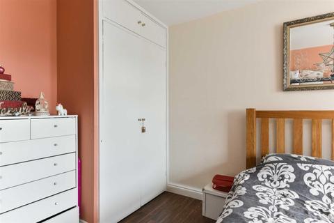 15 Ash Court, Epsom, KT19 9PU