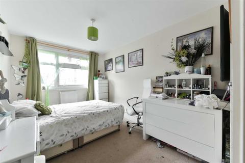 15 Ash Court, Epsom, KT19 9PU
