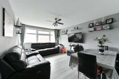 15 Ash Court, Epsom, KT19 9PU