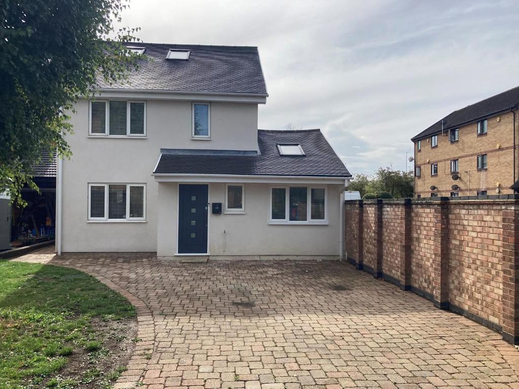 Bennison Drive, Harold Wood, Romford 5 bed house £2,600 pcm (£600 pw)