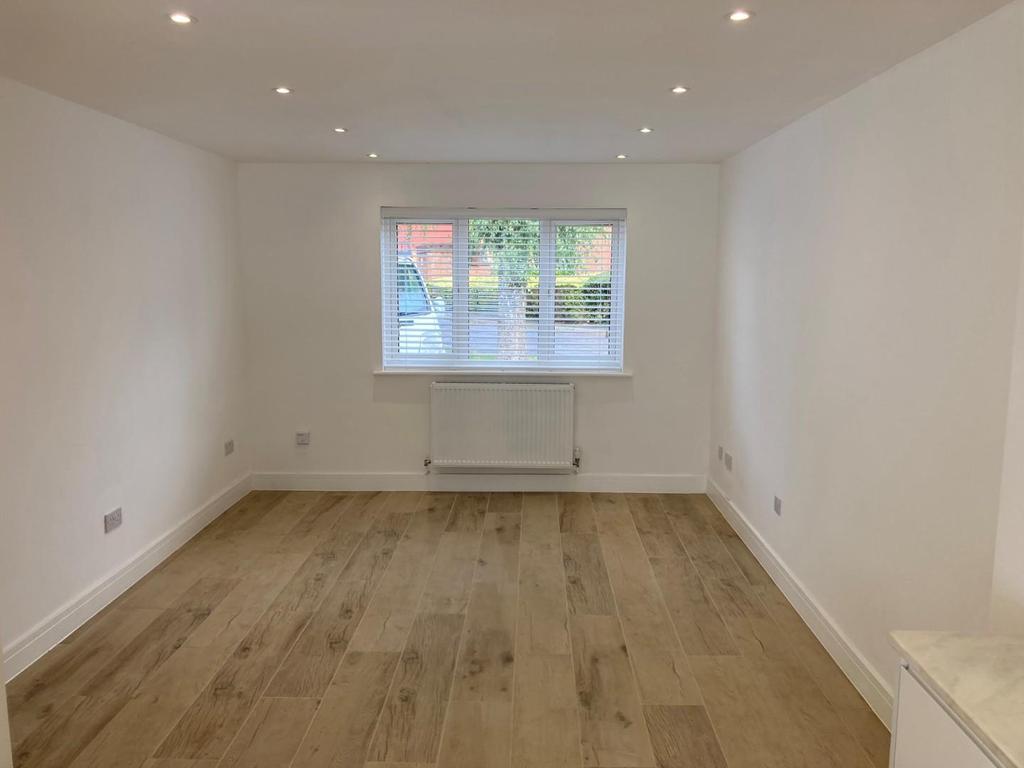 Bennison Drive, Harold Wood, Romford 5 bed house £2,600 pcm (£600 pw)