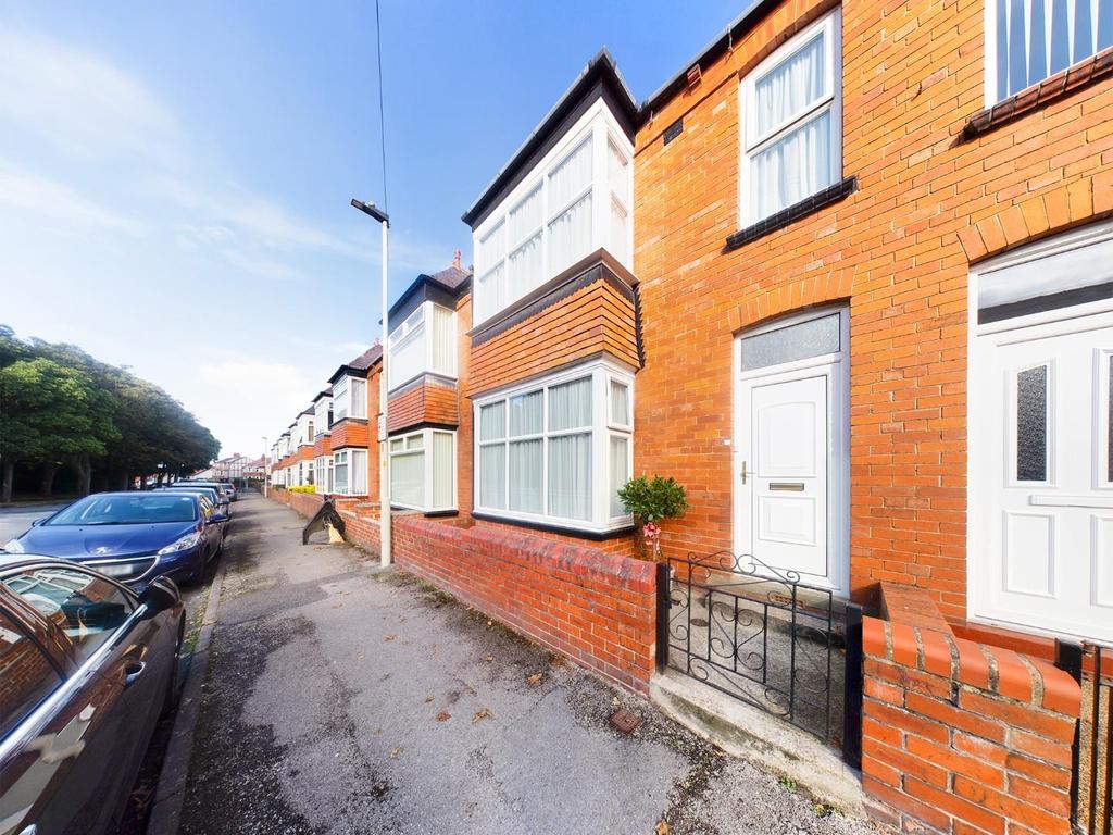 Oakville Avenue, Scarborough, North Yorkshire 3 bed terraced house £