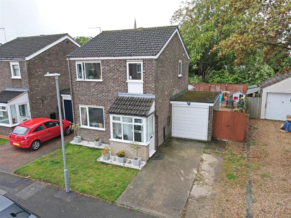 Keswick Road, Hanslope, Milton Keynes 3 bed detached house £370,000