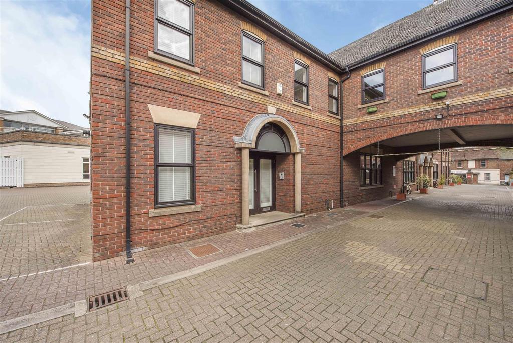Mount Mews, Hampton Hill 1 bed flat £310,000