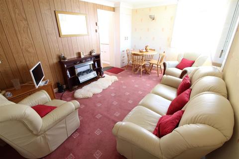 2 bedroom chalet for sale, Main Road, Humberston Fitties, Grimsby, N.E. Lincs, DN36 4HA