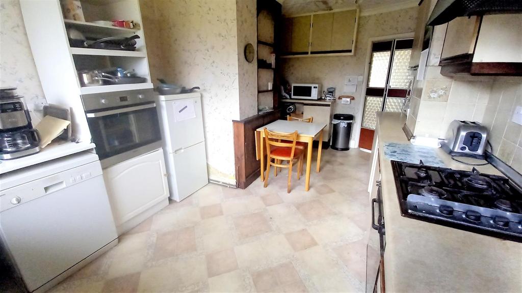 Forest Hill Road, Sheldon, Birmingham 4 bed semidetached house £290,000