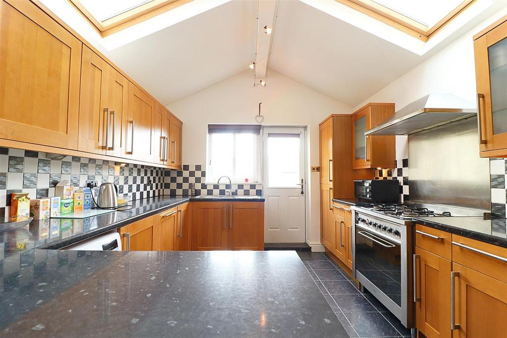 High Street, North Ferriby 2 bed terraced house for sale £250,000