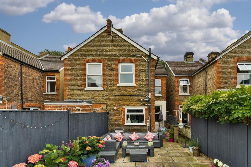 Frenches Road, Redhill 2 bed house £425,000