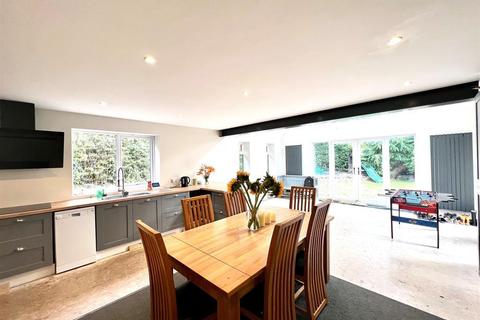 Tanglewood Broad Lane, Heswall, Wirral, CH60 9JY