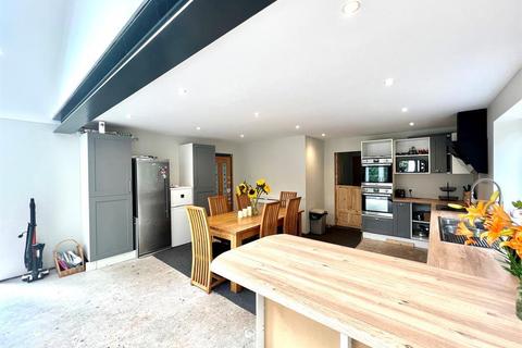Tanglewood Broad Lane, Heswall, Wirral, CH60 9JY