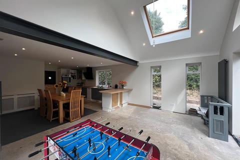 Tanglewood Broad Lane, Heswall, Wirral, CH60 9JY