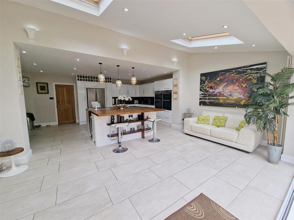 Kitchen 4.jpg