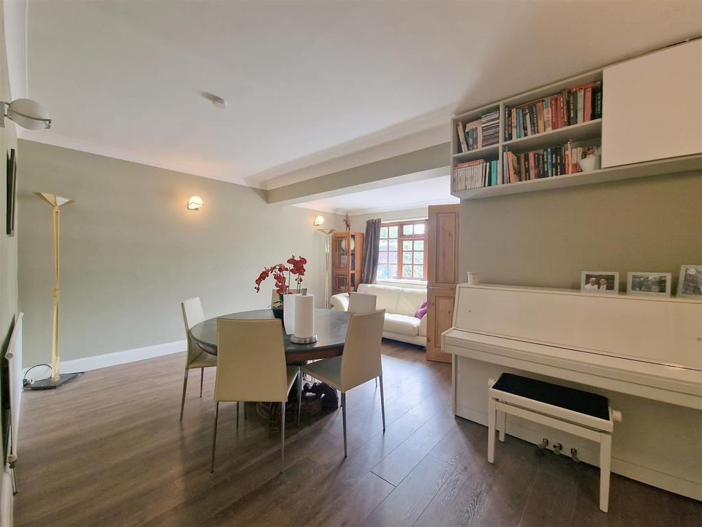Dining room .jpg