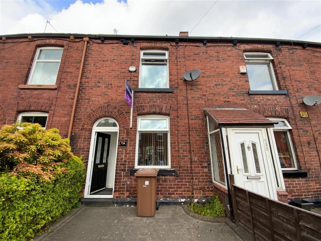 Cheetham Hill Road, Dukinfield... 2 bed terraced house £660 pcm (£152 pw)