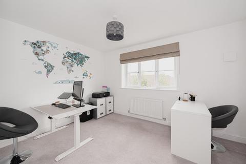 2 Skylark Close, Epsom, KT17 1AR
