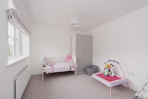 2 Skylark Close, Epsom, KT17 1AR