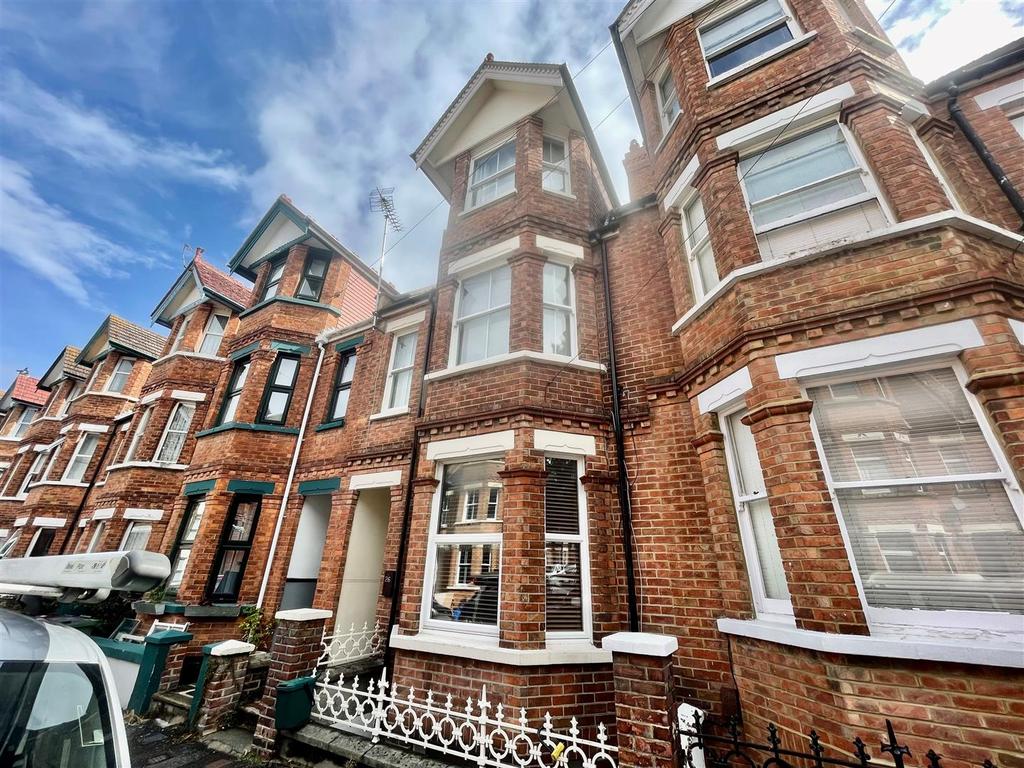 Radnor Park Crescent, Folkestone 3 bed £825 pcm (£190 pw)