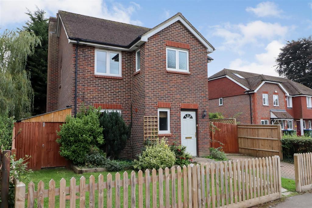 Arun Way, Horsham * VIEWING DAY SAT 17TH SEPT BY APPT ONLY * 3 bed