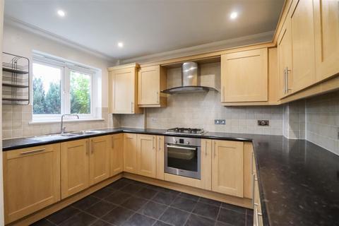 4 Arun Way, Horsham, RH13 5DD