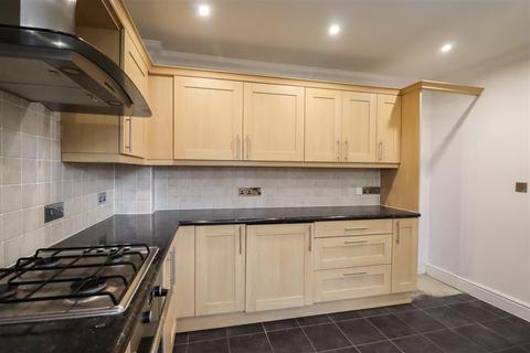 4 Arun Way, Horsham, RH13 5DD