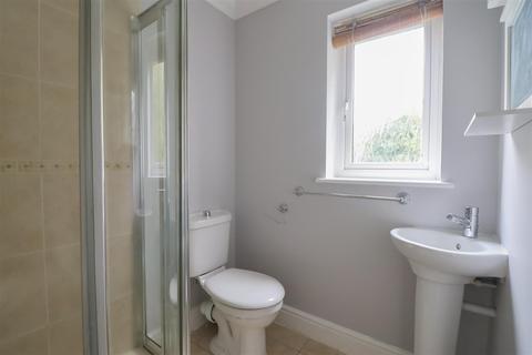 4 Arun Way, Horsham, RH13 5DD