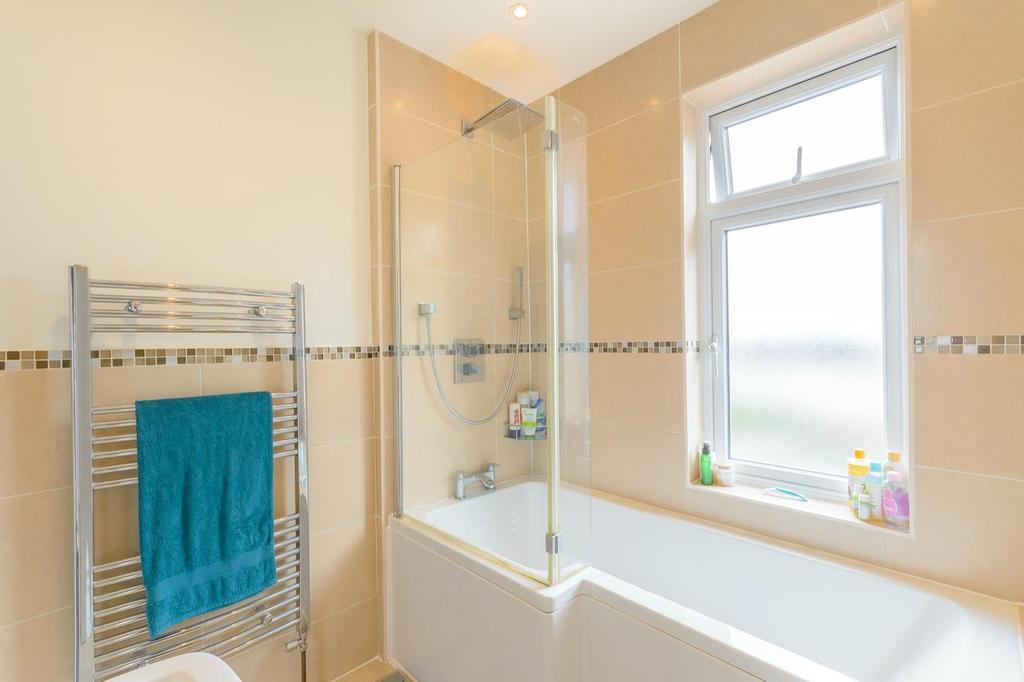 DAORERGYNOC61 - Bathroom B.jpg