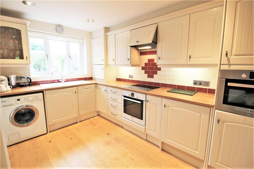 Langley Road, Chippenham 3 bed semidetached house £400,000