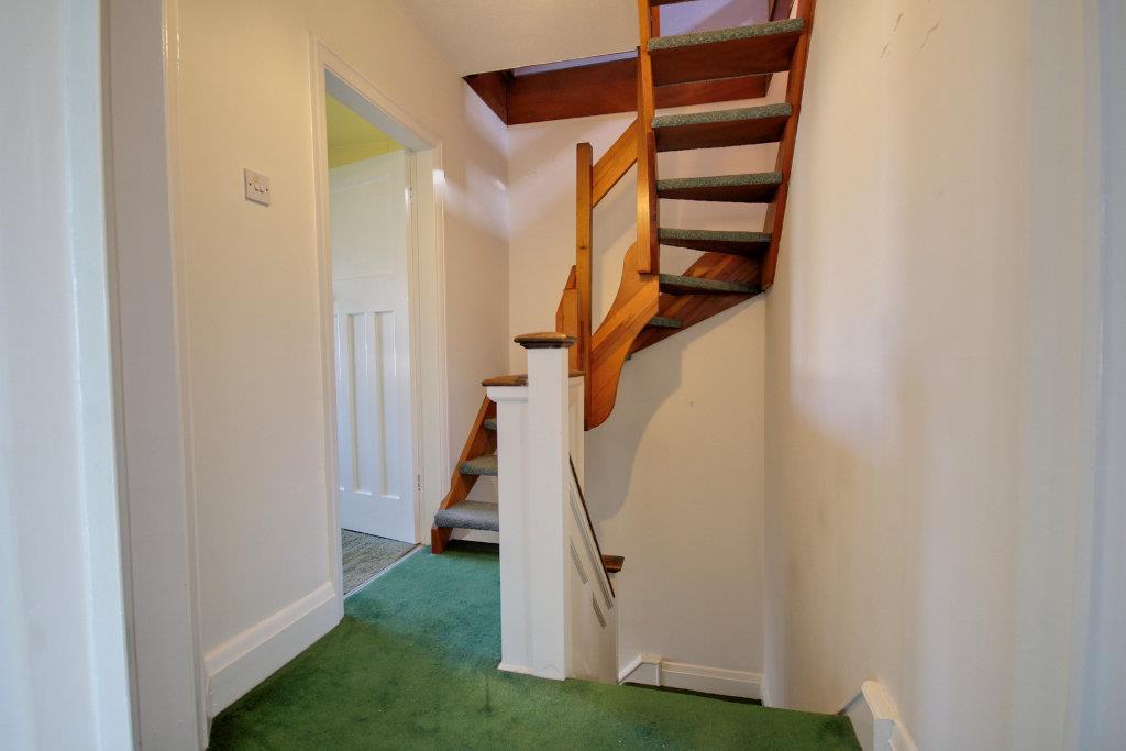 Fixed staircase to the loft area