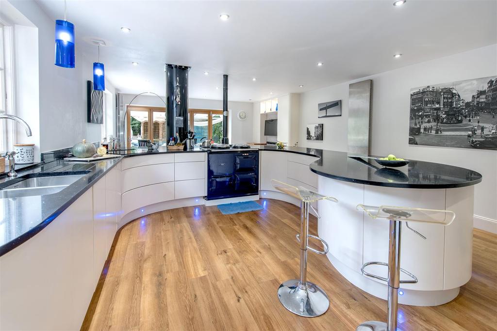 Kingston St. Mary, Taunton 5 bed detached house £2,000,000