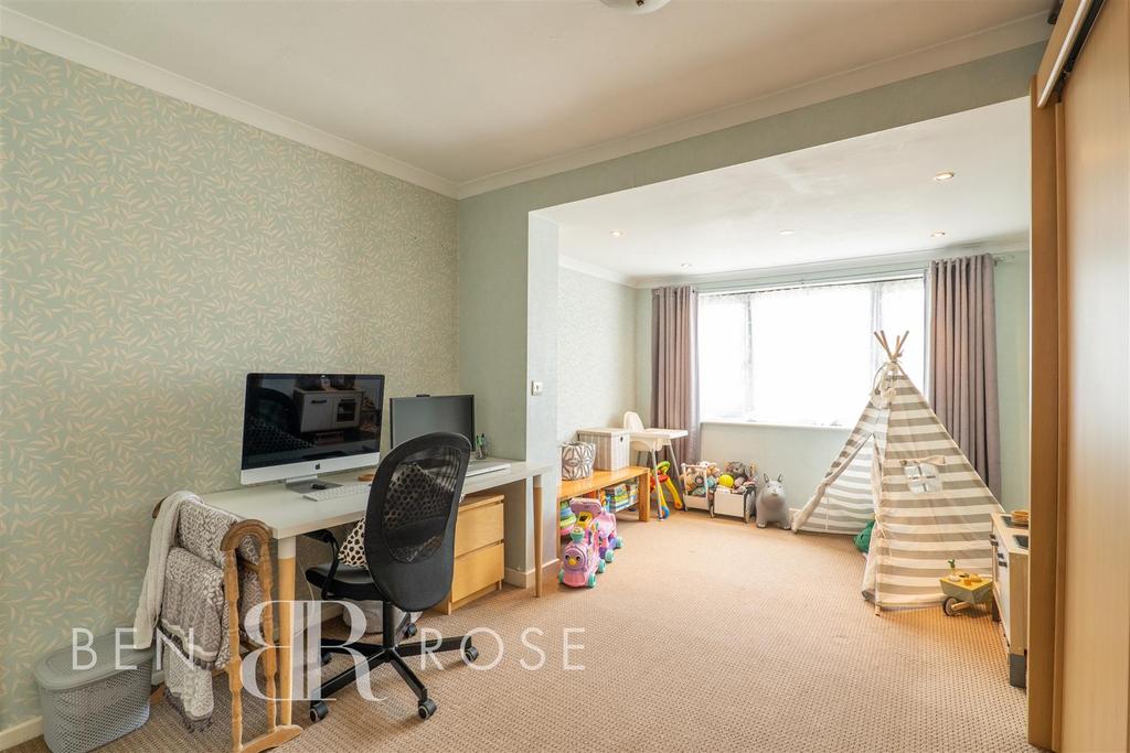 Family/Bedroom
