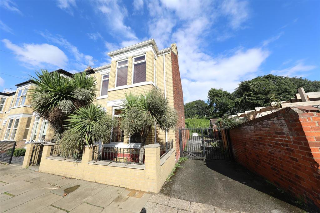 Hamlyn Avenue, Hull 4 bed end of terrace house for sale £240,000