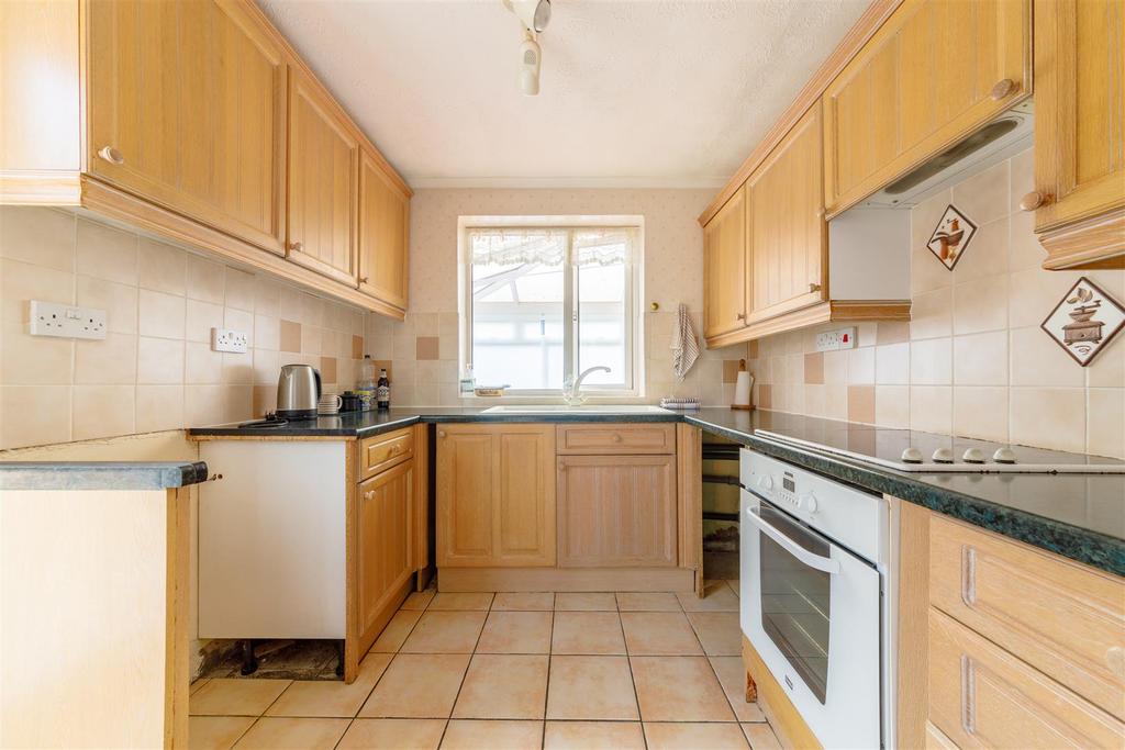 Westland Road, Cottesmore, Rutland 3 bed detached house £300,000