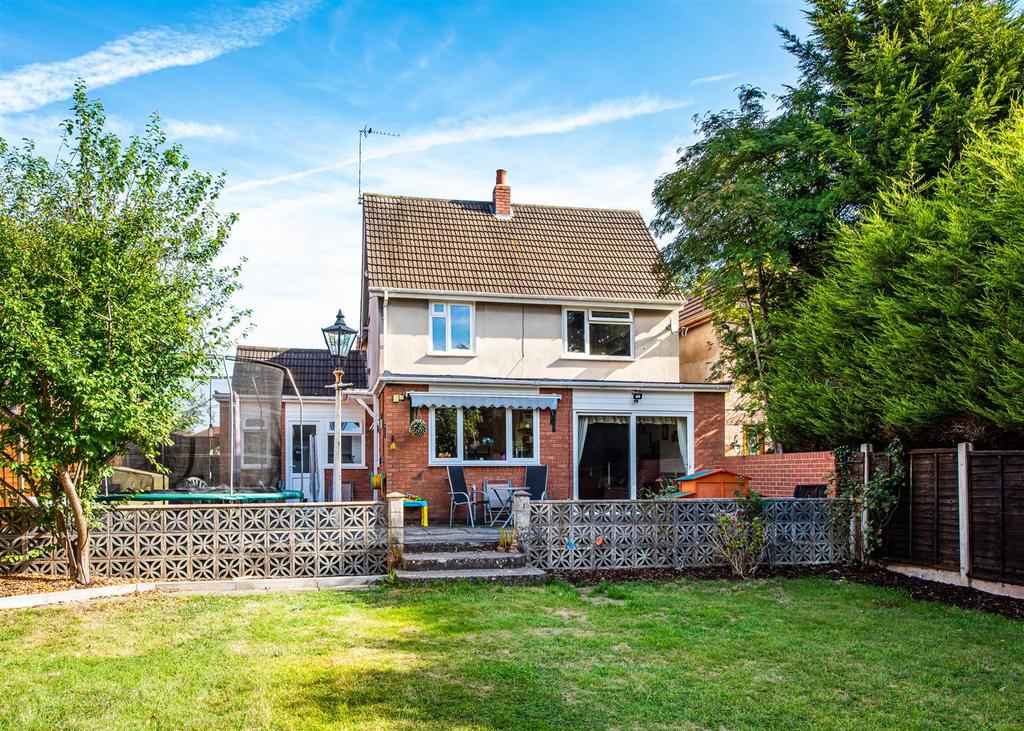 37 Sandy Lane, Tettenhall, Wolverhampton 4 bed detached house £375,000
