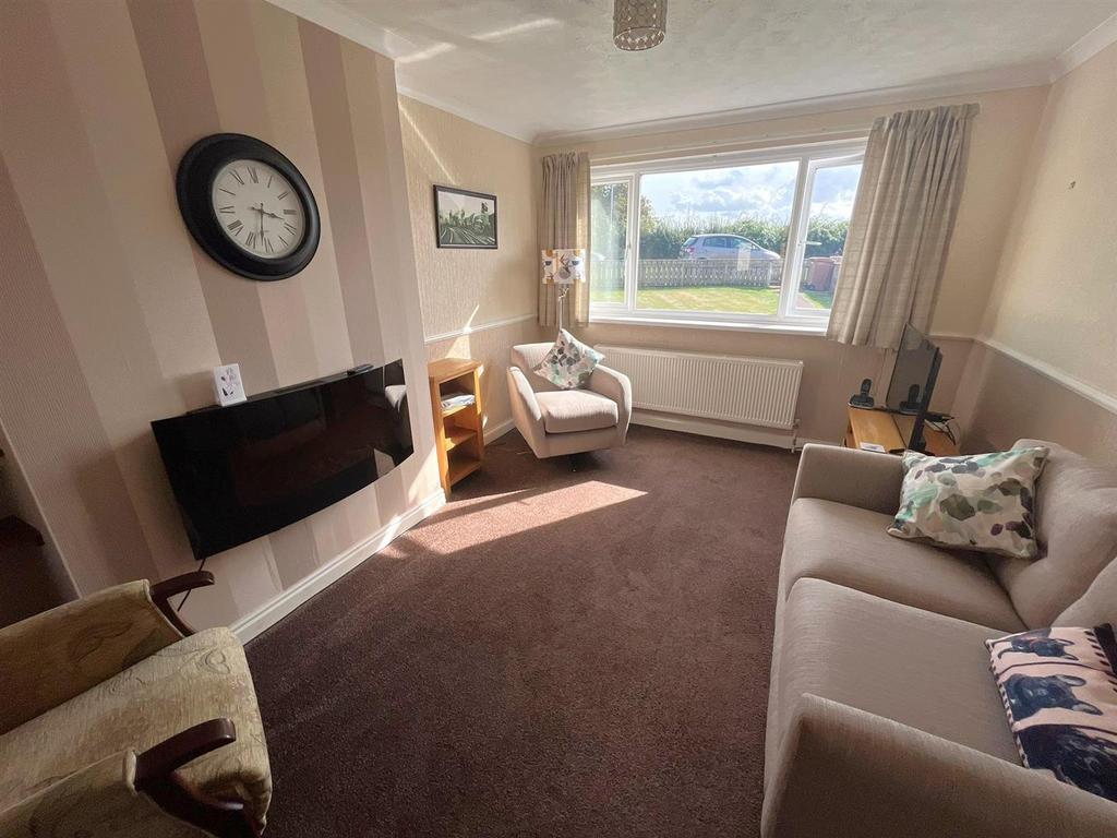 Queens Gardens, Hornsea 3 bed end of terrace house £175,000