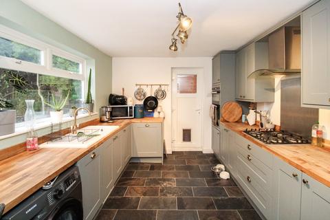 3 bedroom semi-detached house for sale, Carpenters, Billingshurst, West Sussex. RH14 9RA