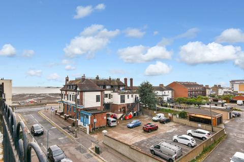 5a Camper Road, Southend-on-sea, SS1 2YR
