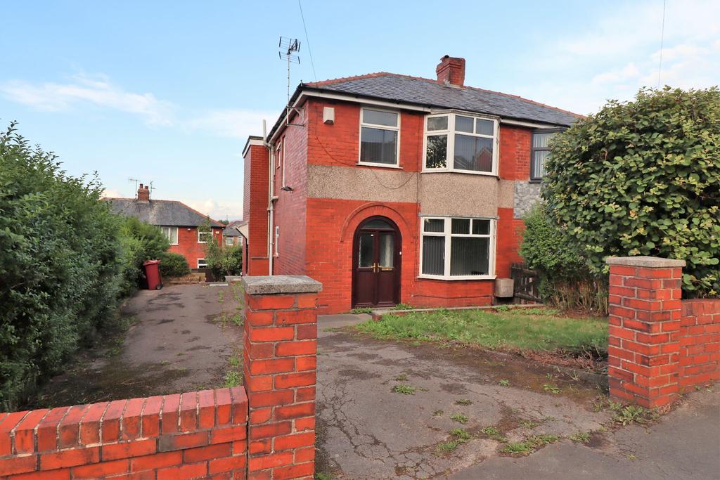 Fecitt Brow, Blackburn, BB1 4 bed semidetached house £850 pcm (£196 pw)