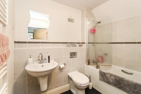 7 Barn Close, Crawley, RH10 7PE