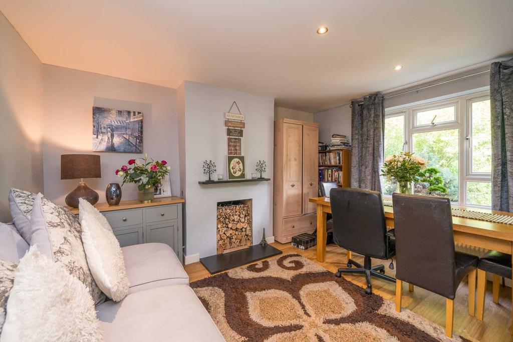 Pulleys Lane, Hemel Hempstead 2 bed house £375,000
