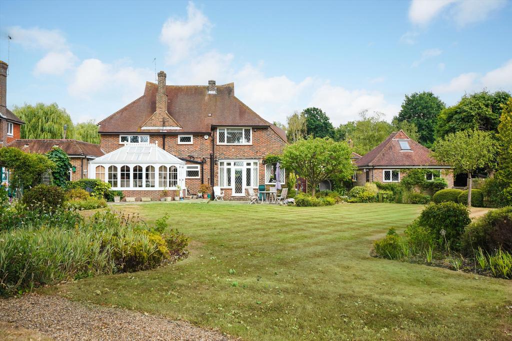 Hardwick Close, Oxshott, Leatherhead, Surrey, KT22 3 bed detached house