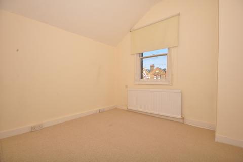 4 bedroom semi-detached house to rent - College Road Maidstone ME15