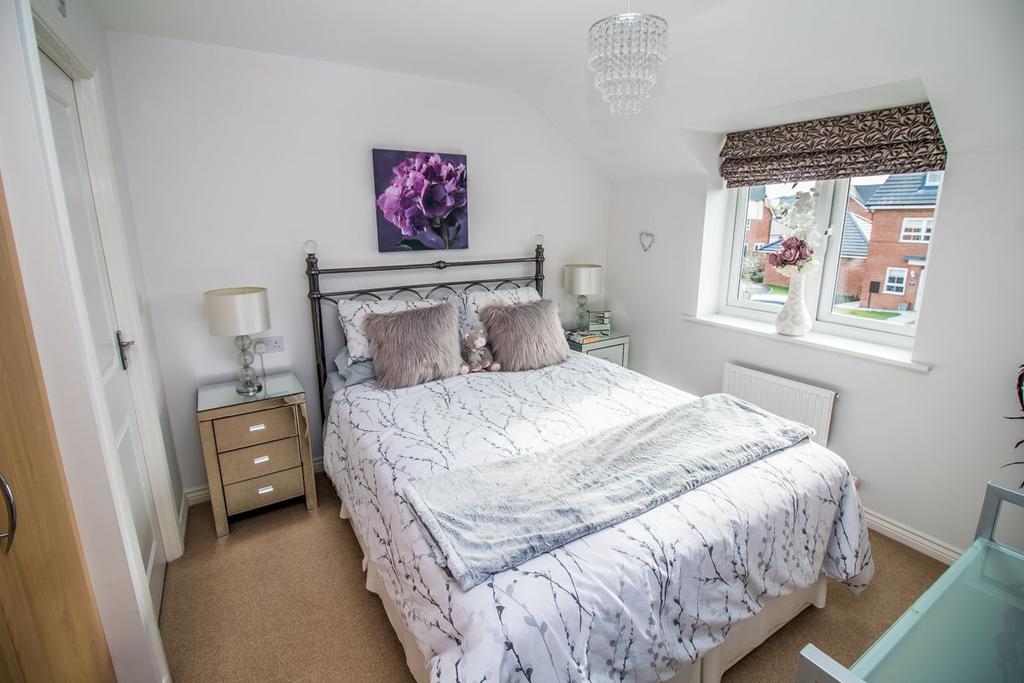 Bedroom 1 pic 2