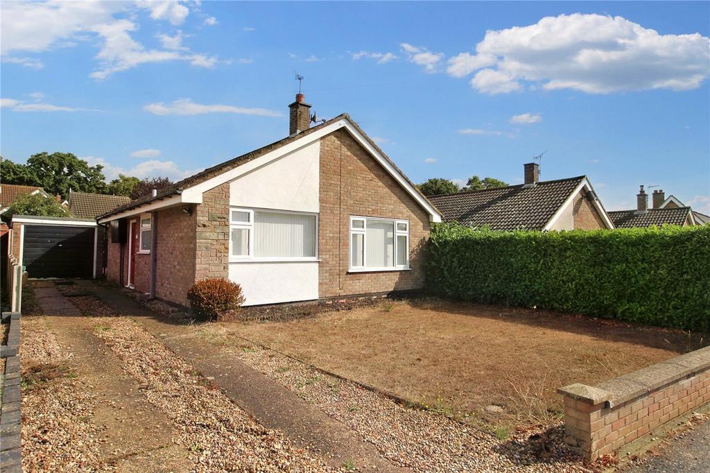 Romany Walk, Poringland, Norwich, Norfolk, NR14 2 bed bungalow £950 pcm (£219 pw)
